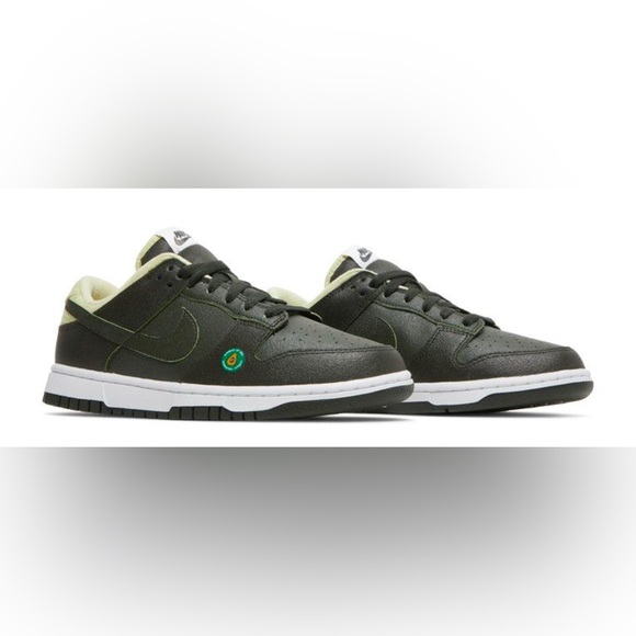 WMNS Dunk Low LX Avocado - Picture 1 of 2